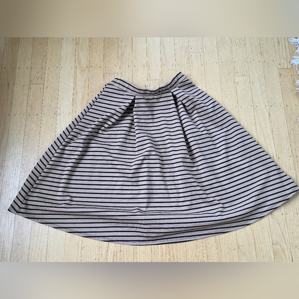 Wet Seal Tan & Black Striped Pull-on Pleated Circle Skirt Size Small